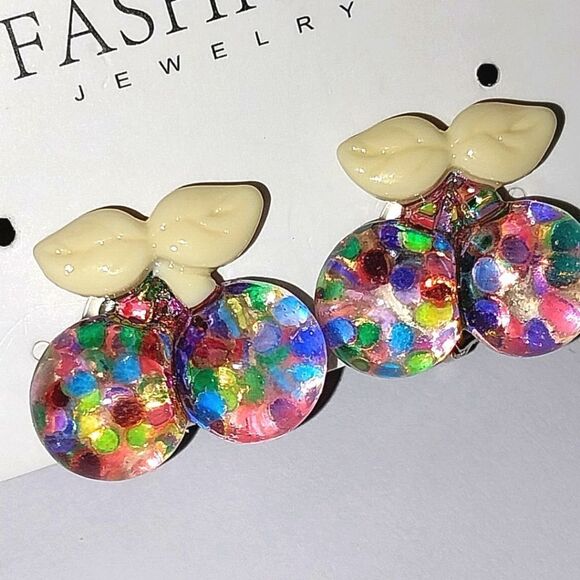 Beautiful girls clip-on cherrie bow earrings for kids - Picture 4 of 5